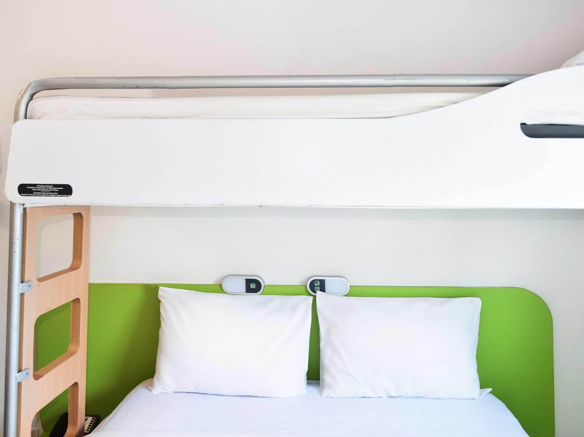 Ibis Budget Semarang Tendean Exterior foto